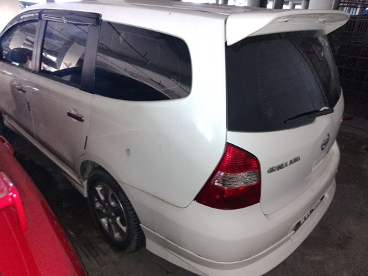 NISSAN GRAND LIVINA 1.8 (A)