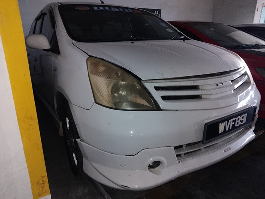 NISSAN GRAND LIVINA 1.8 (A)
