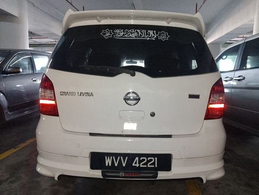 NISSAN GRAND LIVINA 1.6 (A)