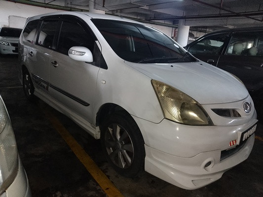 NISSAN GRAND LIVINA 1.6 (A)