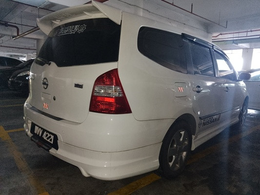 NISSAN GRAND LIVINA 1.6 (A)