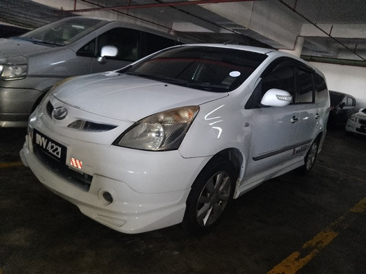 NISSAN GRAND LIVINA 1.6 (A)