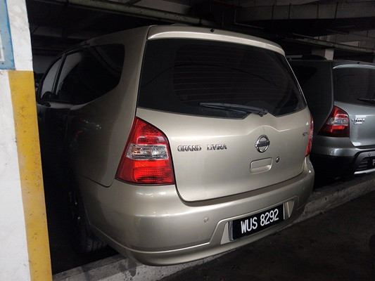 NISSAN GRAND LIVINA 1.6 (A)