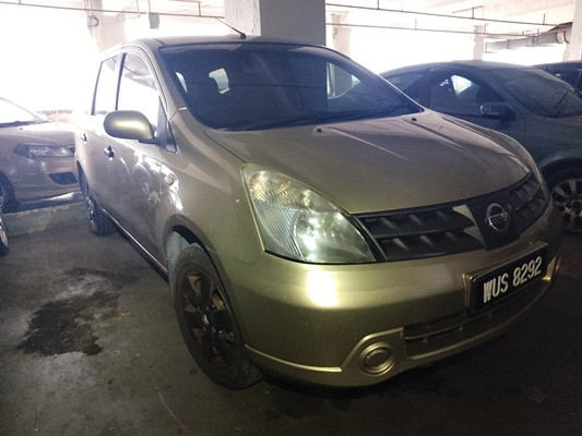 NISSAN GRAND LIVINA 1.6 (A)