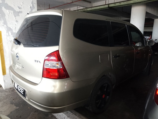 NISSAN GRAND LIVINA 1.6 (A)
