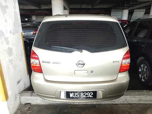 NISSAN GRAND LIVINA 1.6 (A)