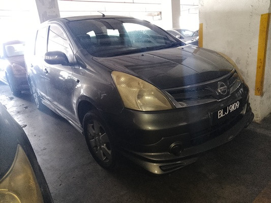 NISSAN GRAND LIVINA 1.6 (A)