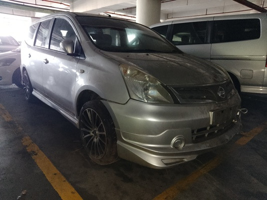 NISSAN GRAND LIVINA 1.6 (A)