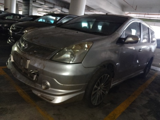 NISSAN GRAND LIVINA 1.6 (A)