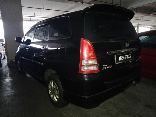 TOYOTA INNOVA 2.0 G AUTO