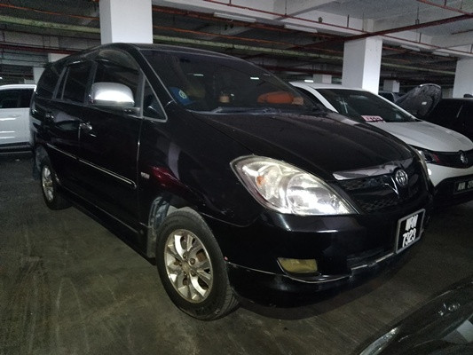 TOYOTA INNOVA 2.0 G AUTO