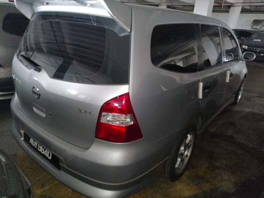 NISSAN GRAND LIVINA 1.6 (A)