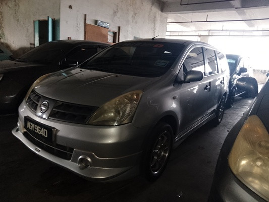 NISSAN GRAND LIVINA 1.6 (A)