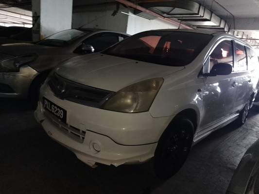 NISSAN GRAND LIVINA 1.6 (A)