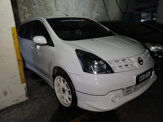 NISSAN GRAND LIVINA 1.6 (A)