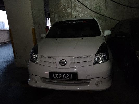 NISSAN GRAND LIVINA 1.6 (A)