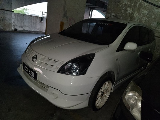 NISSAN GRAND LIVINA 1.6 (A)