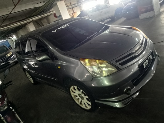 NISSAN GRAND LIVINA 1.8 (A)