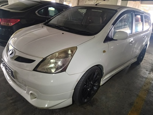 NISSAN GRAND LIVINA 1.6 (A)