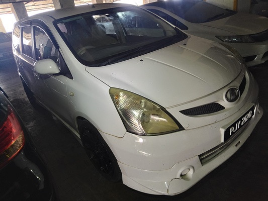 NISSAN GRAND LIVINA 1.6 (A)