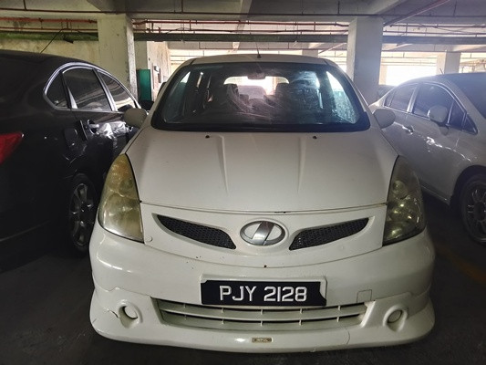 NISSAN GRAND LIVINA 1.6 (A)