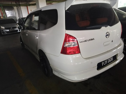 NISSAN GRAND LIVINA 1.6 (A)