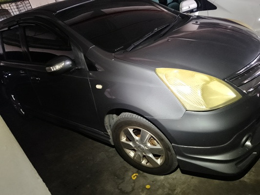 NISSAN GRAND LIVINA 1.8 (A)