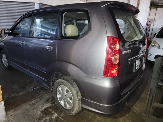 TOYOTA AVANZA 1.5 E (A)