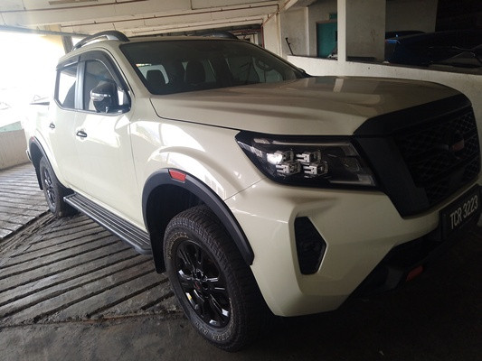 NISSAN NAVARA 2.5 PRO-4X