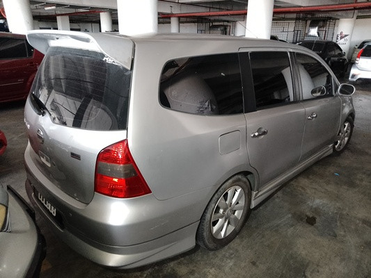 NISSAN GRAND LIVINA 1.8 (A)