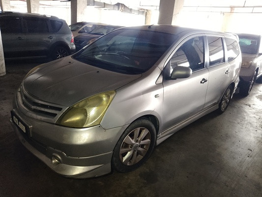 NISSAN GRAND LIVINA 1.8 (A)