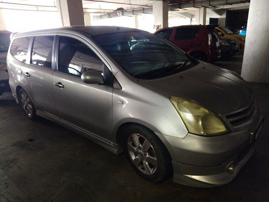 NISSAN GRAND LIVINA 1.8 (A)
