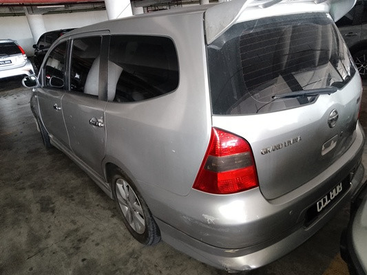 NISSAN GRAND LIVINA 1.8 (A)