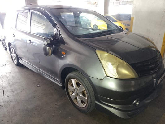 NISSAN GRAND LIVINA 1.8 (A)