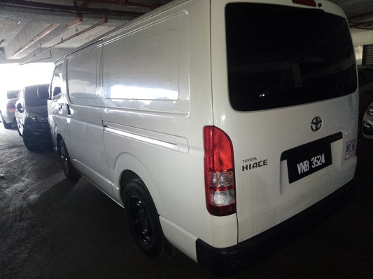 TOYOTA HIACE PANEL VAN 3.0 D M/T
