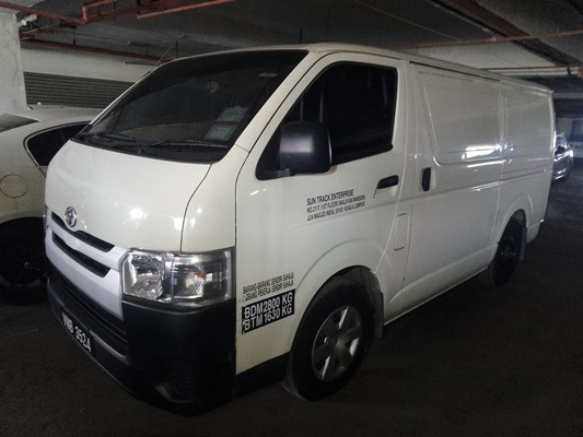 TOYOTA HIACE PANEL VAN 3.0 D M/T