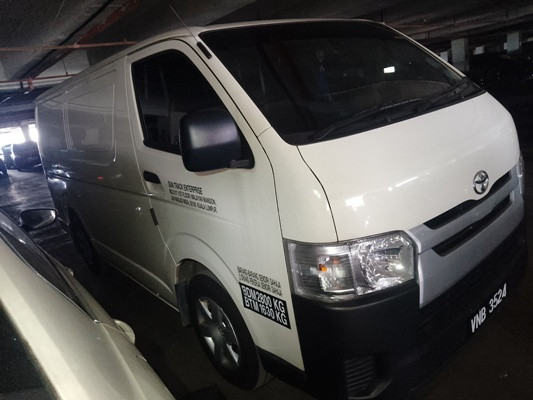 TOYOTA HIACE PANEL VAN 3.0 D M/T