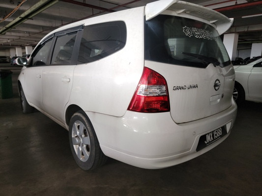 NISSAN GRAND LIVINA 1.6 (A)