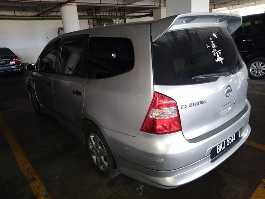 NISSAN GRAND LIVINA 1.6 (A)