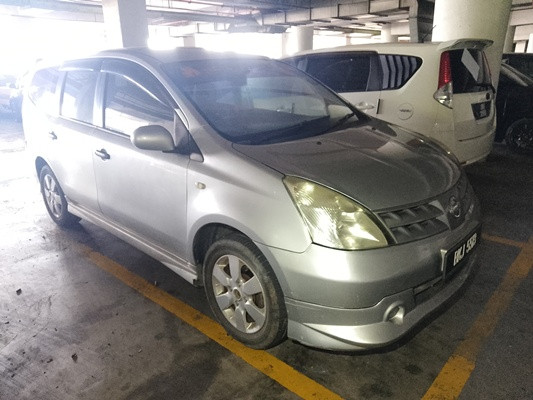 NISSAN GRAND LIVINA 1.6 (A)