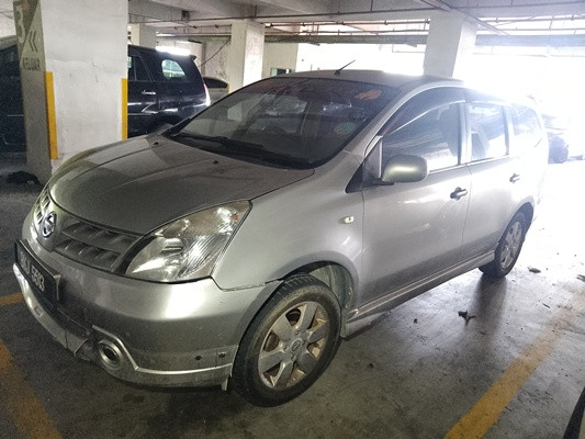 NISSAN GRAND LIVINA 1.6 (A)