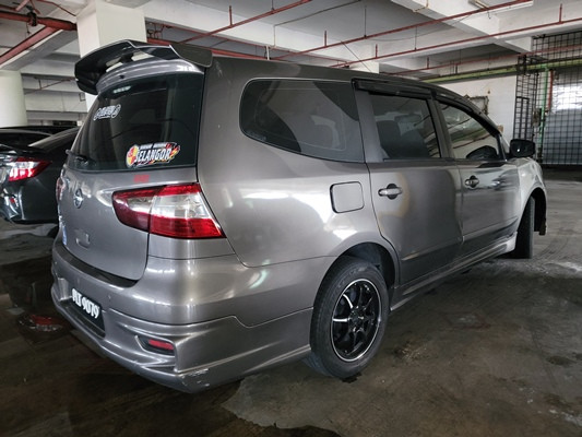 NISSAN GRAND LIVINA 1.6 (A)