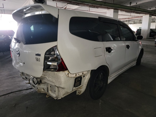 NISSAN GRAND LIVINA 1.6 (A)