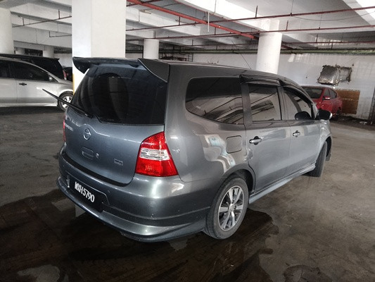 NISSAN GRAND LIVINA 1.6 (A)