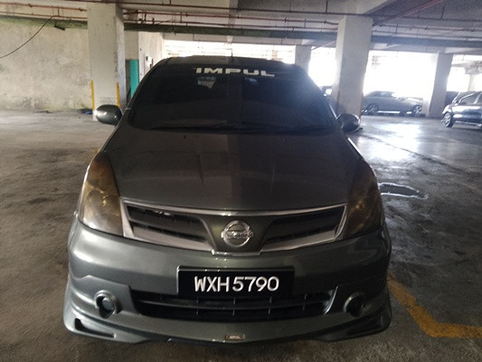 NISSAN GRAND LIVINA 1.6 (A)