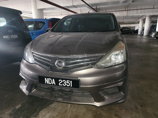 NISSAN GRAND LIVINA 1.6 (A)