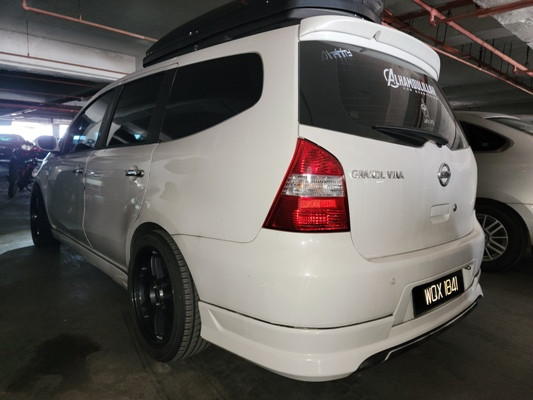 NISSAN GRAND LIVINA 1.8 (A)