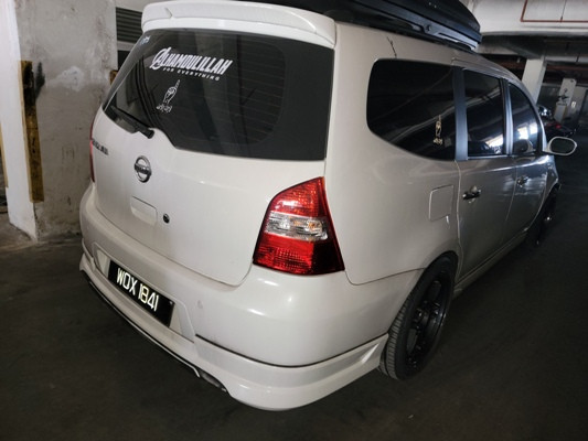NISSAN GRAND LIVINA 1.8 (A)