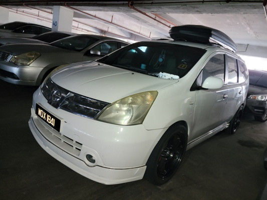NISSAN GRAND LIVINA 1.8 (A)