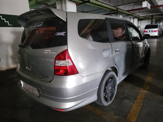 NISSAN GRAND LIVINA 1.8 (A)